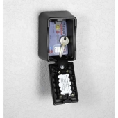 eine schwarze Schlüsselbox mit Zahlenschloss im geöffneten Zustand